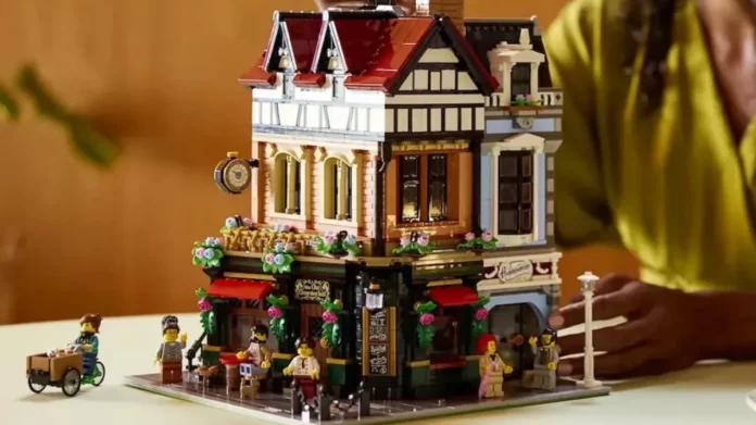 LEGO 10350 Tudor Corner